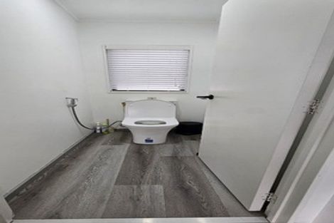 Photo of property in 28 Meadowvale Rise, Titirangi, Auckland, 0604