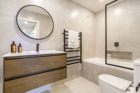 Photo of property in 8a Huka Road, Birkenhead, Auckland, 0626