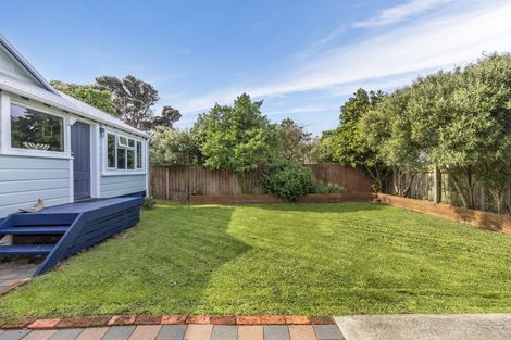 Photo of property in 3 Apu Crescent, Lyall Bay, Wellington, 6022