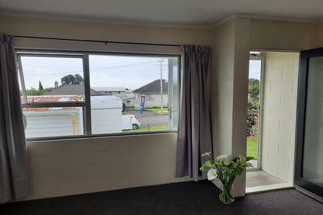 Photo of property in 10 Banks Street, Marfell, New Plymouth, 4310