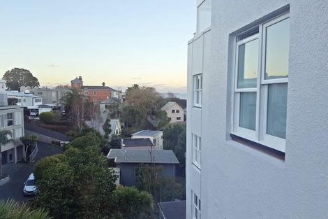 Photo of property in Alwyn Flats, 2/6 Brighton Road, Parnell, Auckland, 1052