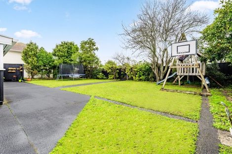 Photo of property in 36 Yeovil Road, Te Atatu Peninsula, Auckland, 0610