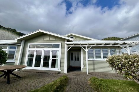Photo of property in 13 Marine Parade, Eastbourne, Lower Hutt, 5013