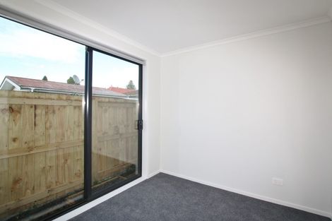 Photo of property in 6/5 Peachgrove Road, Te Atatu Peninsula, Auckland, 0610