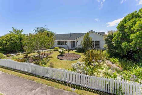 Photo of property in 49 Sylvan Avenue, Waikanae, 5036