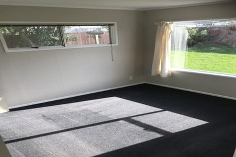 Photo of property in 2/29 Becker Drive, Weymouth, Auckland, 2103