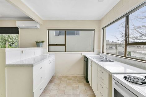 Photo of property in 1/2 Salem Place, Torbay, Auckland, 0630