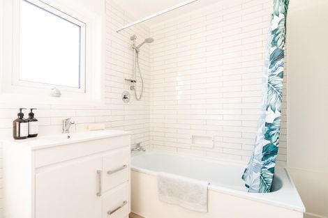 Photo of property in 113 Queens Drive, Lyall Bay, Wellington, 6022