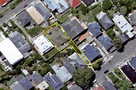 Photo of property in 53 Hawker Street, Mount Victoria, Wellington, 6011