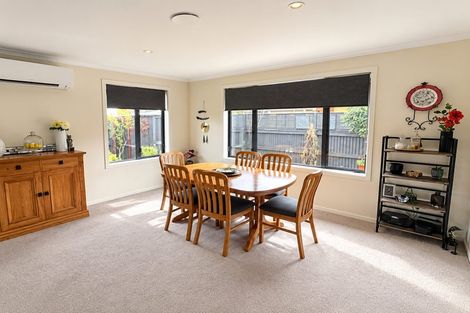 Photo of property in 2 Angus Place, Carterton, 5713