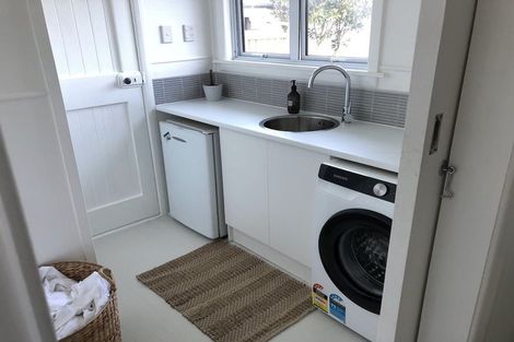 Photo of property in 8 Barrett Place, Carterton, 5713