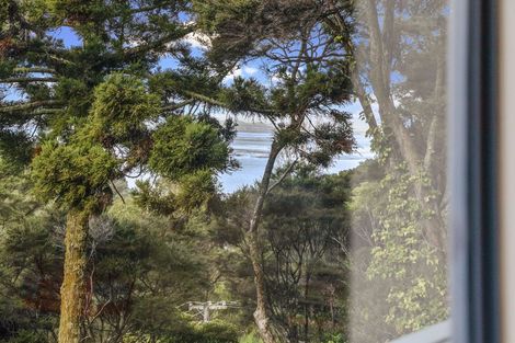 Photo of property in 30 Wood Bay Road, Titirangi, Auckland, 0604