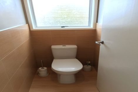 Photo of property in 8 Cottam Grove, Northcross, Auckland, 0632