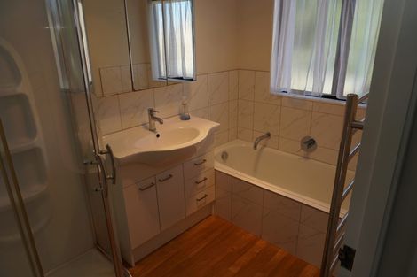 Photo of property in 2/28 De Quincey Terrace, Highland Park, Auckland, 2010