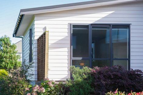 Photo of property in 21 Ferndale Drive, Waikanae, 5036