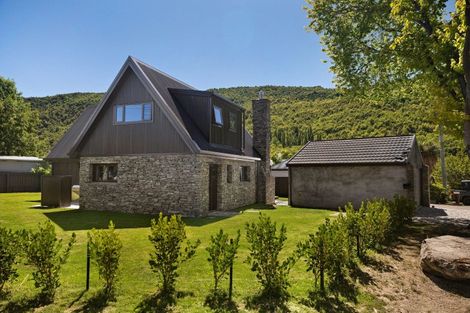 Photo of property in 1 Thames Street, Arrowtown, 9302