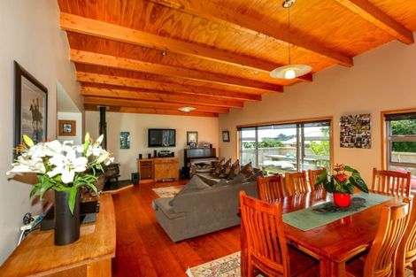 Photo of property in 130b Wairau Road, Oakura, 4314