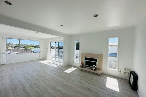 Photo of property in 21 Ludlow Terrace, Totara Vale, Auckland, 0627