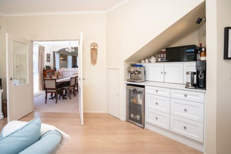 Photo of property in 2 Derry Hill, Churton Park, Wellington, 6037