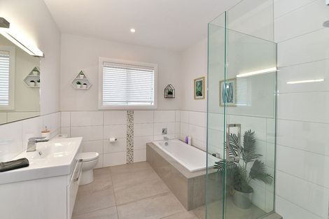 Photo of property in 16 Palm View Terrace, Gulf Harbour, Whangaparaoa, 0930