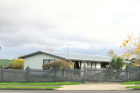 Photo of property in 135 Botany Road, Botany Downs, Auckland, 2010