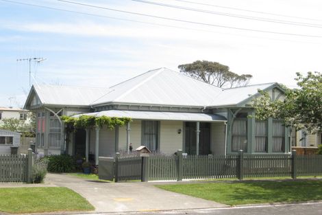 Photo of property in 13 Hurworth Place, College Estate, Whanganui, 4500