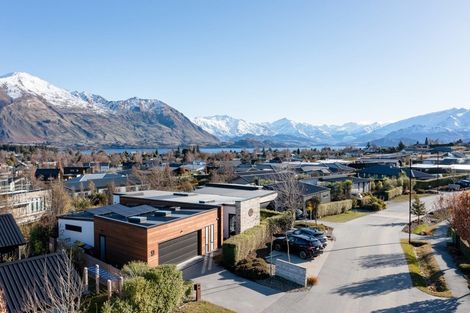 Photo of property in 9 Matipo Street, Wanaka, 9305