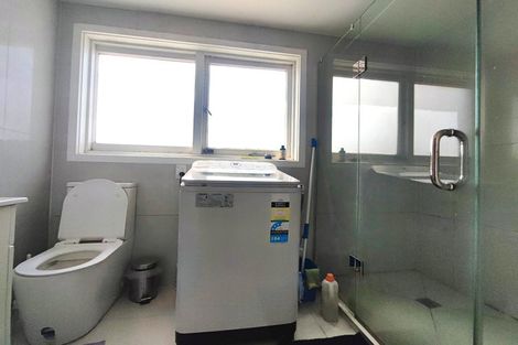 Photo of property in 120 Golf Road, New Lynn, Auckland, 0600