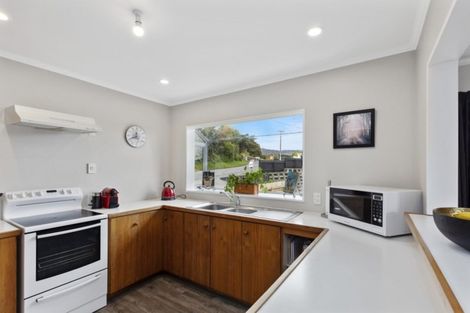 Photo of property in 26 Castle Crescent, Stokes Valley, Lower Hutt, 5019
