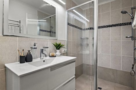 Photo of property in 1/22 Sydney Street, Hauraki, Auckland, 0622