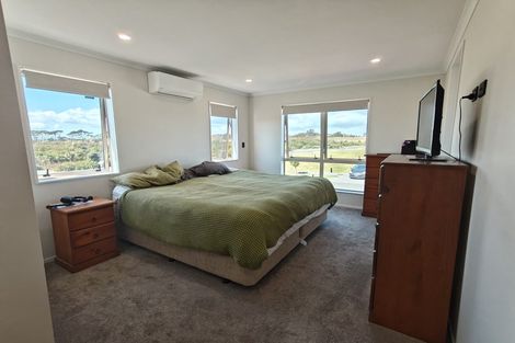 Photo of property in 8 Ritetai Street, Clarks Beach, 2122