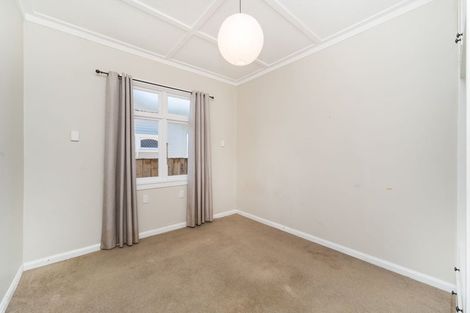 Photo of property in 37 Miro Street, Takaro, Palmerston North, 4410