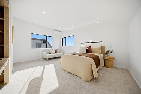 Photo of property in 10 Tusac Place, Totara Vale, Auckland, 0627