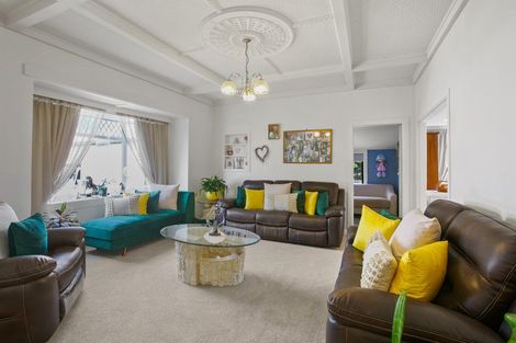 Photo of property in 10 Hoyle Place, New Plymouth, 4310