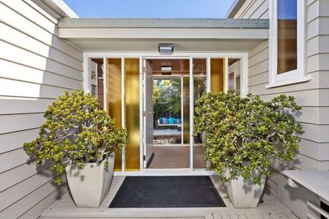 Photo of property in 17 Lydia Avenue, Northcote, Auckland, 0627