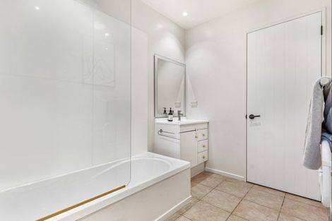 Photo of property in 4 Redfern Lane, Glenfield, Auckland, 0629