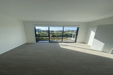 Photo of property in 2 Port Way, Rosehill, Papakura, 2113
