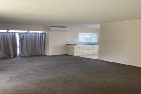 Photo of property in 7a La Perouse Street, Botany Downs, Auckland, 2010