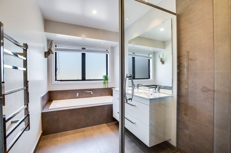 Photo of property in 115 Holmes Road, Waiuku, 2682