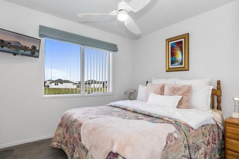 Photo of property in 11 Kamahi Crescent, Papamoa Beach, Papamoa, 3118