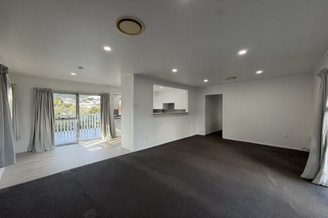 Photo of property in 27 Cedar Heights Avenue, Massey, Auckland, 0614