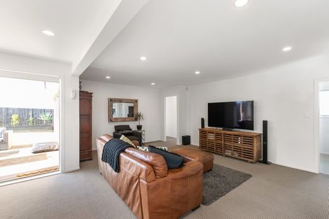 Photo of property in 16b Ropata Avenue, Point England, Auckland, 1072