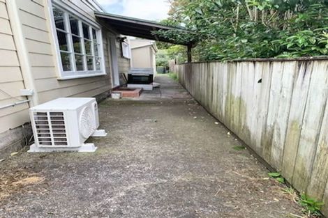 Photo of property in 11 Netherlands Avenue, Kelston, Auckland, 0602