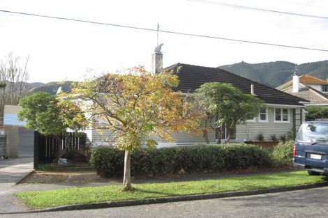 Photo of property in 3 Hill Grove, Naenae, Lower Hutt, 5011