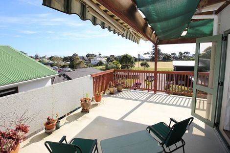 Photo of property in 11 William Bayes Place, Red Beach, 0932
