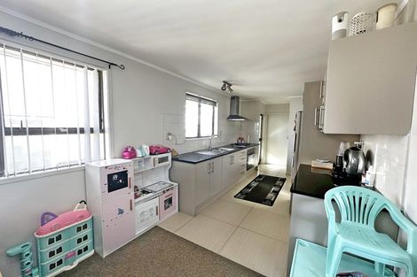 Photo of property in 18 Funnell Place, Manurewa, Auckland, 2102