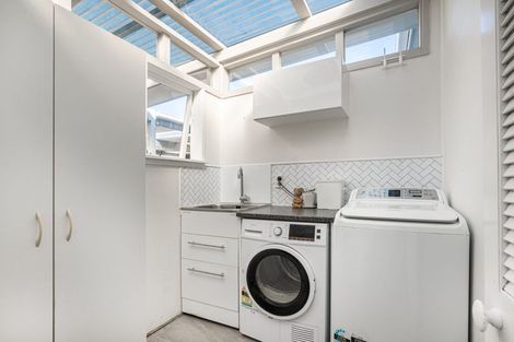 Photo of property in 10 Dalry Place, Mangere Bridge, Auckland, 2022