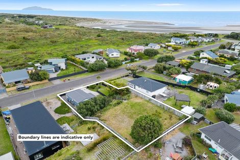 Photo of property in 7 James Street, Waikawa Beach, Manakau, 5573
