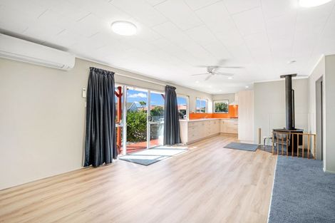 Photo of property in 10 Taonui Street, Waitarere Beach, Levin, 5510