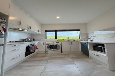 Photo of property in 31b Crestview Rise, Papakura, 2110